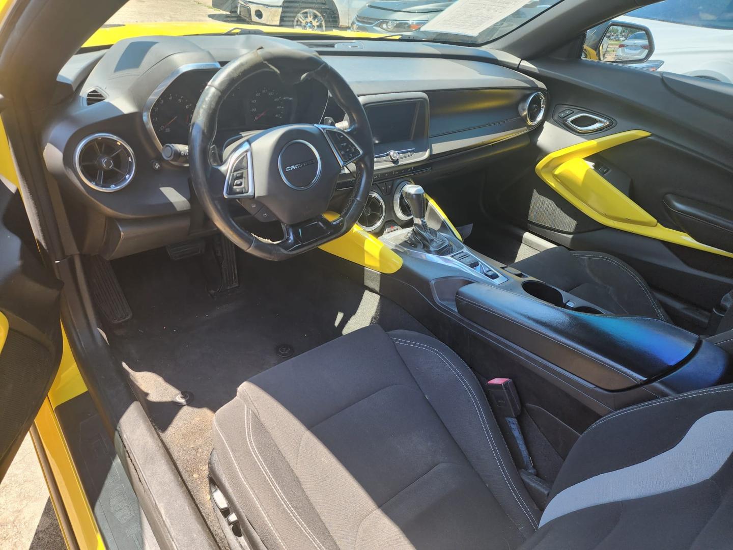 2018 Yellow /Black Chevrolet Camaro 1LT Coupe (1G1FB1RS7J0) with an 3.6L V6 DOHC 24V engine, 6A transmission, located at 945 E. Jefferson Blvd, Dallas, TX, 75203, (214) 943-7777, 32.752514, -96.811630 - Photo#4